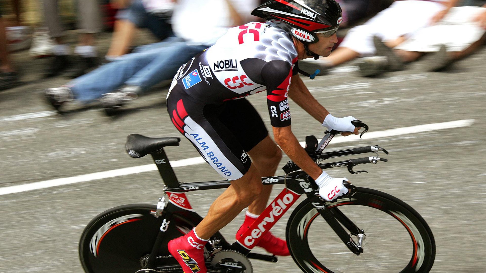 波兰队未来发展规划：如何通过多元化训练提升队员整体能力，波兰球队强吗