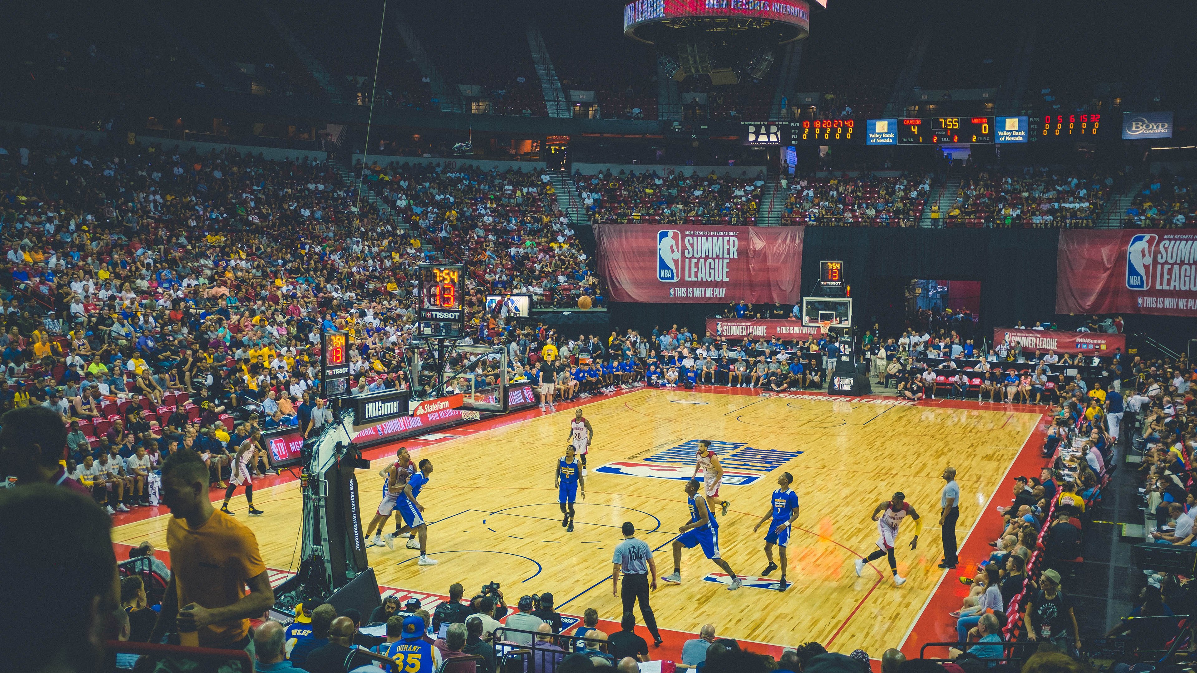 星空体育在线-库里拍摄家庭短片展示生活一面，库里在家视频